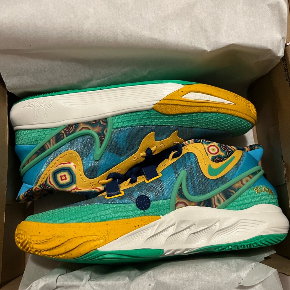 NIB Nike Kyrie Irving 8 Go SE (ps) Baltic blue multi color size 7Y